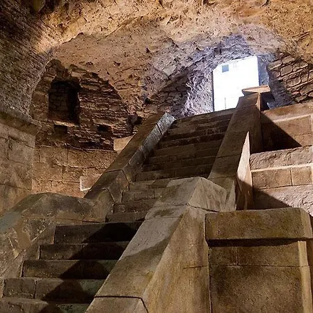 Mihaela Centre Split