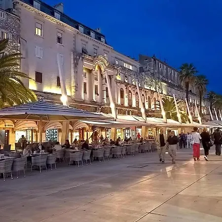Mihaela Centre 아파트 *