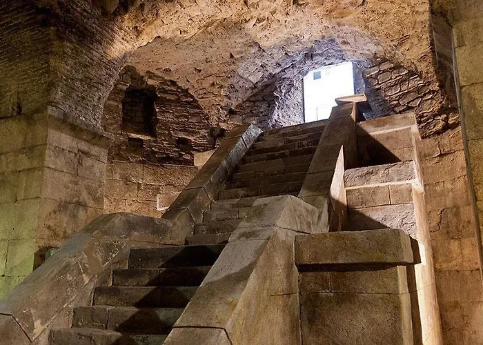 Mihaela Centre Split