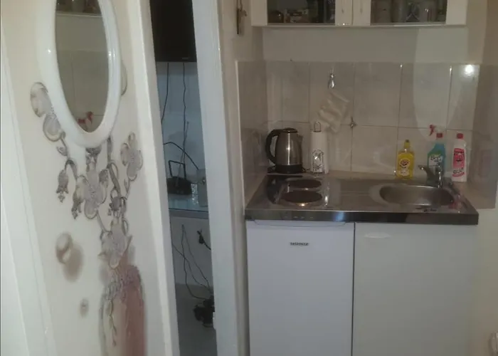 Mihaela Centre Split